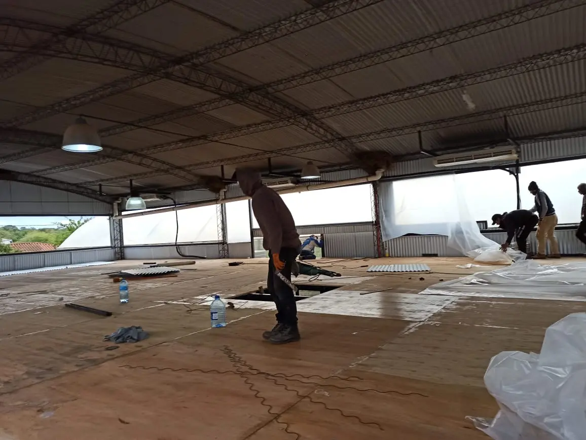 Tinglado - Interior de galpón en construcción